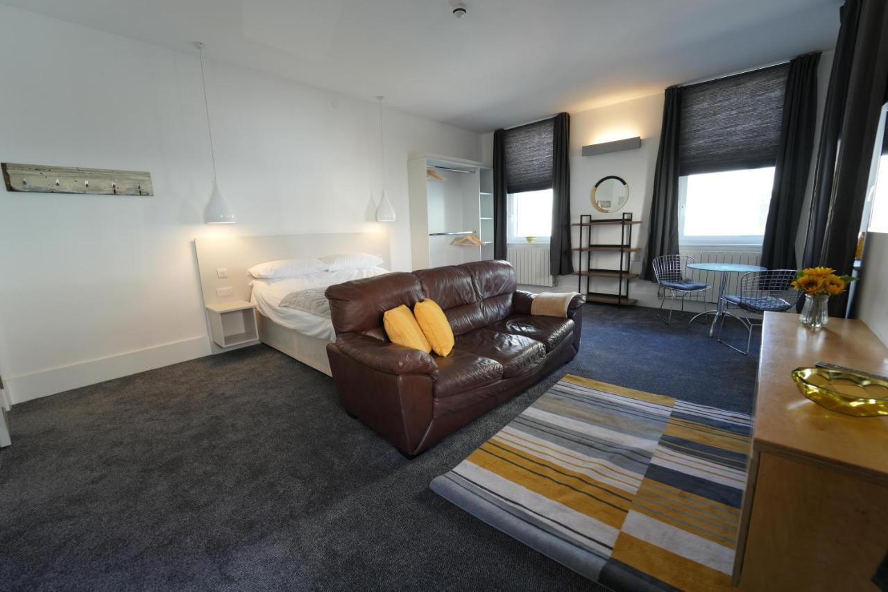 Gorgeous Comfortable Apartment On The High Street Merthyr Tydfil Extérieur photo