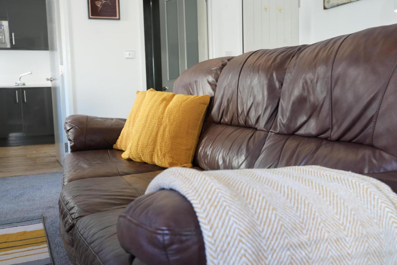 Gorgeous Comfortable Apartment On The High Street Merthyr Tydfil Extérieur photo