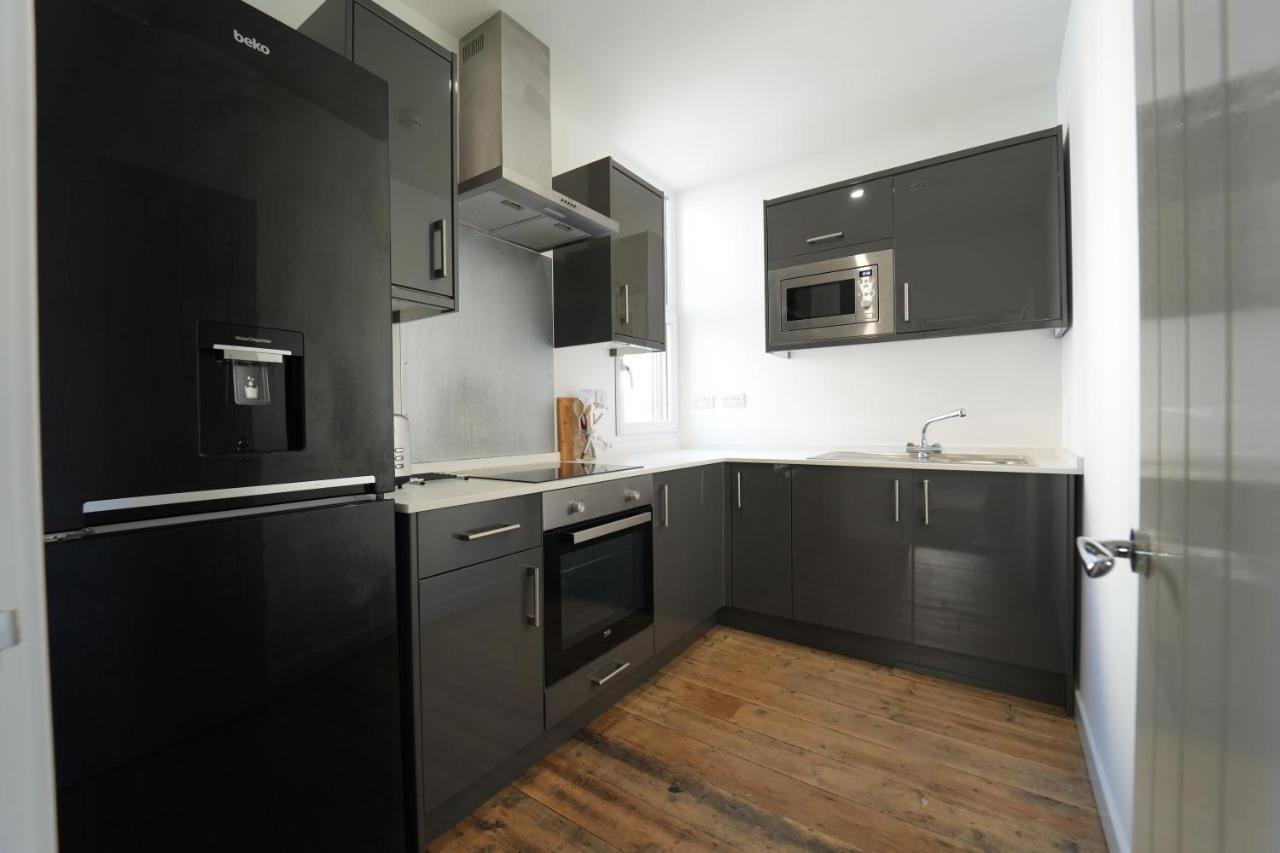 Gorgeous Comfortable Apartment On The High Street Merthyr Tydfil Extérieur photo