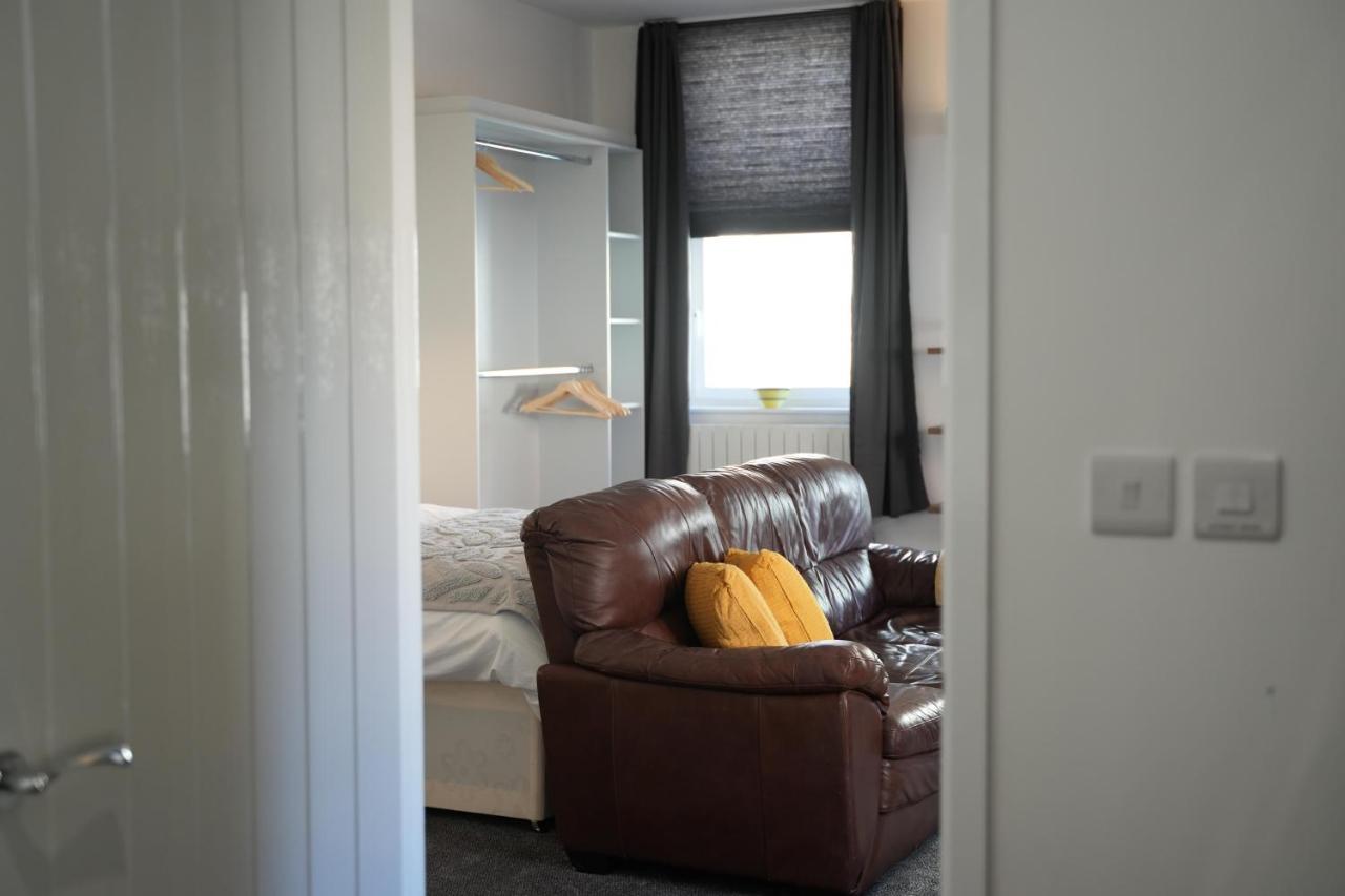Gorgeous Comfortable Apartment On The High Street Merthyr Tydfil Extérieur photo