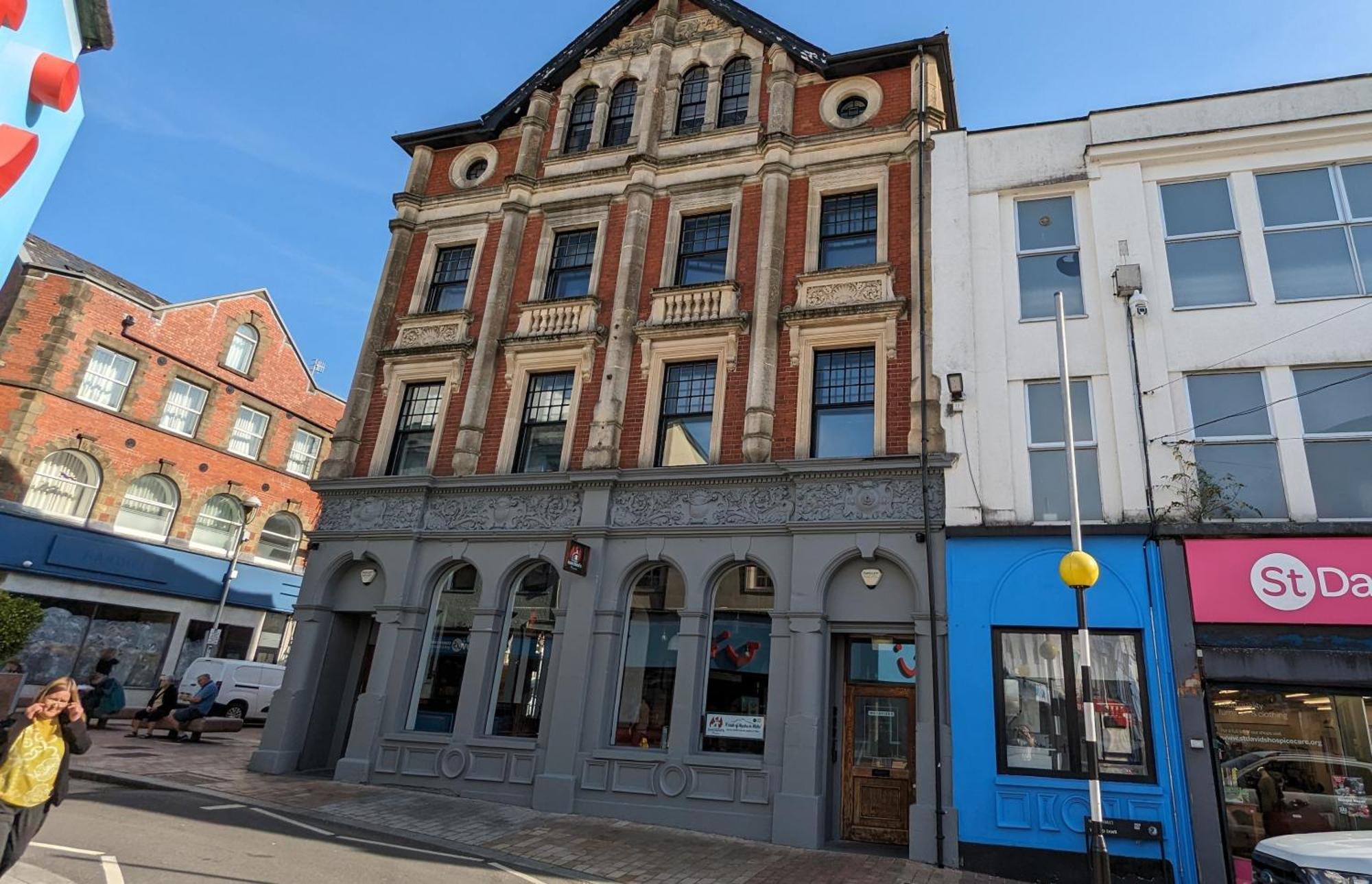 Gorgeous Comfortable Apartment On The High Street Merthyr Tydfil Extérieur photo